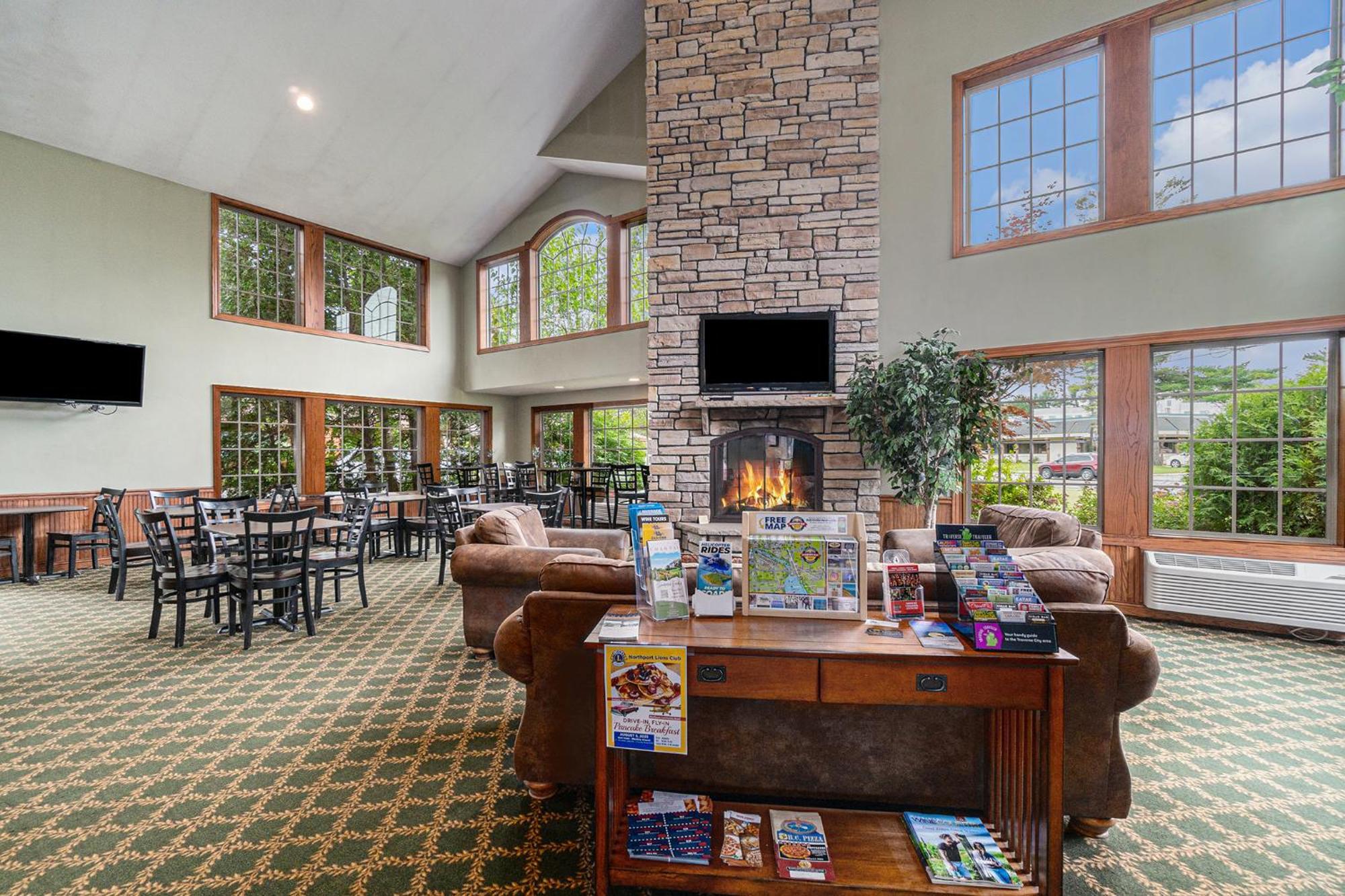 Howard Johnson By Wyndham Traverse City Exterior foto